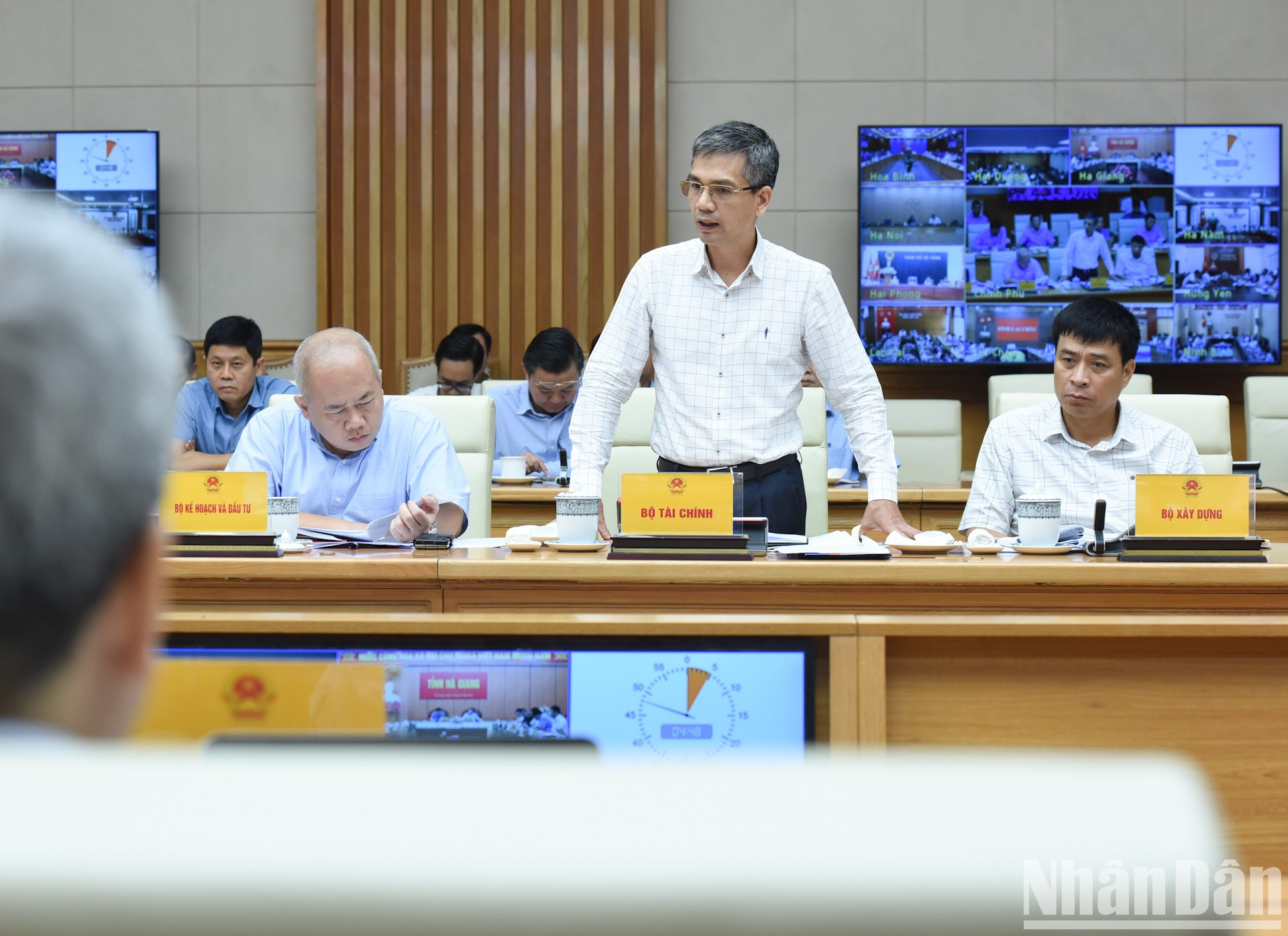 El viceministro de Finanzas Vo Thanh Hung informa que envió documentos a 26 localidades solicitando a las entidades fiscales locales divulgar y orientar a empresas y habitantes sobre las políticas de exención, reducción y extensión de impuestos. El viceministro de Finanzas Vo Thanh Hung informa que envió documentos a 26 localidades solicitando a las entidades fiscales locales divulgar y orientar a empresas y habitantes sobre las políticas de exención, reducción y extensión de impuestos.