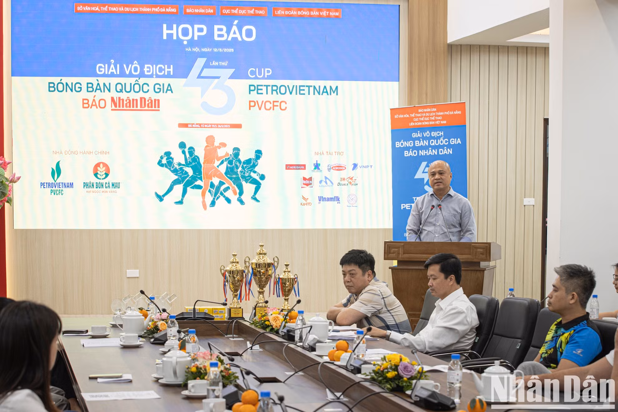 Phan Anh Tuan, representante del Departamento de Tenis de Mesa de la Agencia de Educación Física y Deportes, habla en el acto. Phan Anh Tuan, representante del Departamento de Tenis de Mesa de la Agencia de Educación Física y Deportes, habla en el acto.