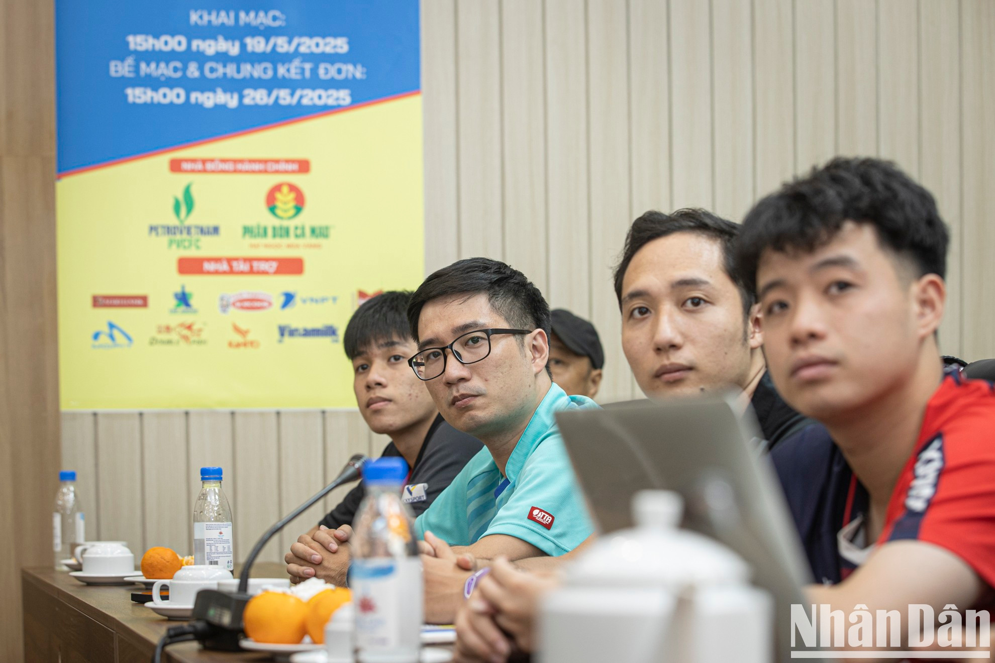 Representantes de medios de comunicación y deportistas en la rueda de prensa. Representantes de medios de comunicación y deportistas en la rueda de prensa.