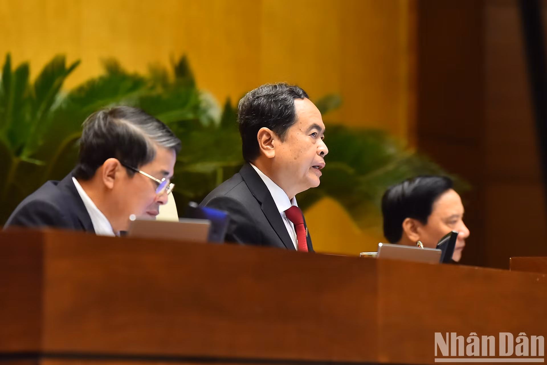 El presidente de la ANV, Tran Thanh Man, modera la sesión de interpelación. El presidente de la ANV, Tran Thanh Man, modera la sesión de interpelación.