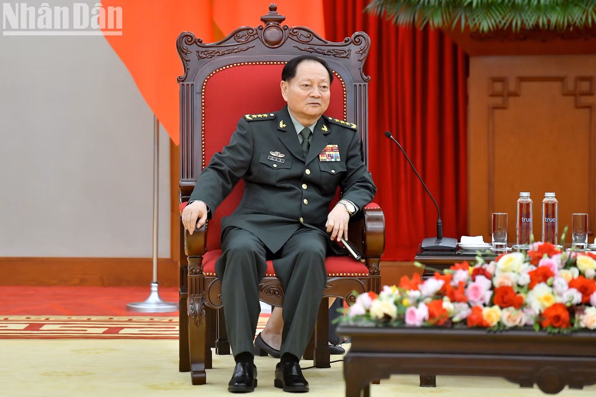 El teniente general Zhang Youxia, vicepresidente de la Comisión Militar Central de China, interviene en el acto.