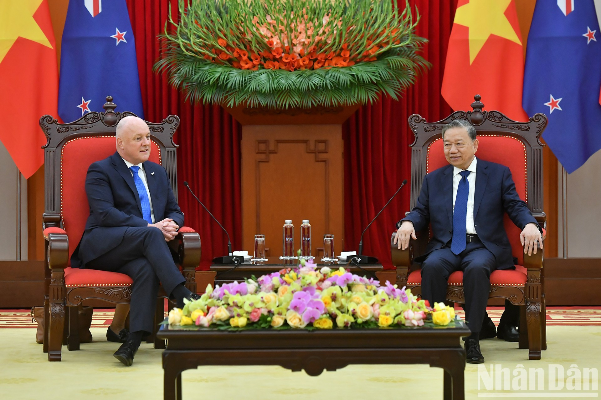 El secretario general del Partido Comunista de Vietnam, To Lam, y el primer ministro de Nueva Zelanda, Christopher Luxon. El secretario general del Partido Comunista de Vietnam, To Lam, y el primer ministro de Nueva Zelanda, Christopher Luxon.