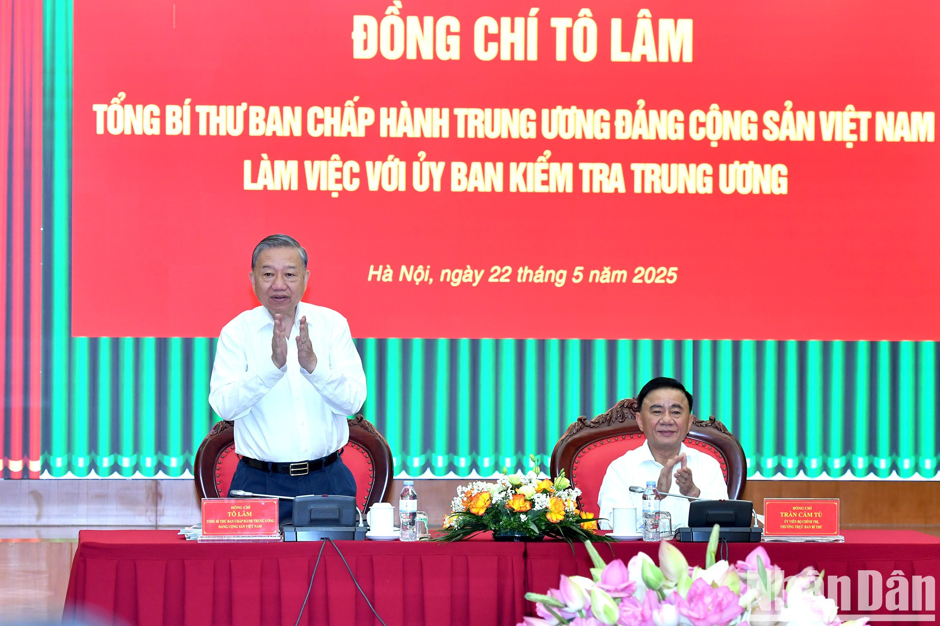 El secretario general del Partido Comunista de Vietnam, To Lam, preside el acto.