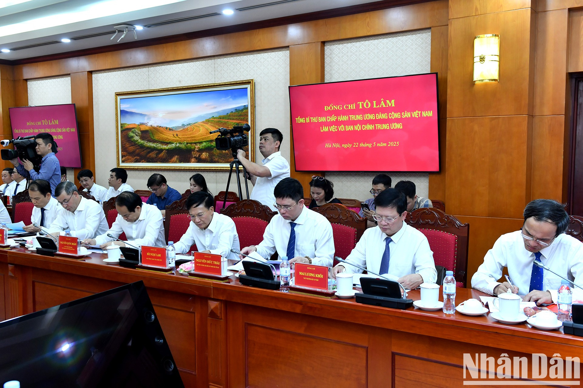 Delegados en la reunión. Delegados en la reunión.