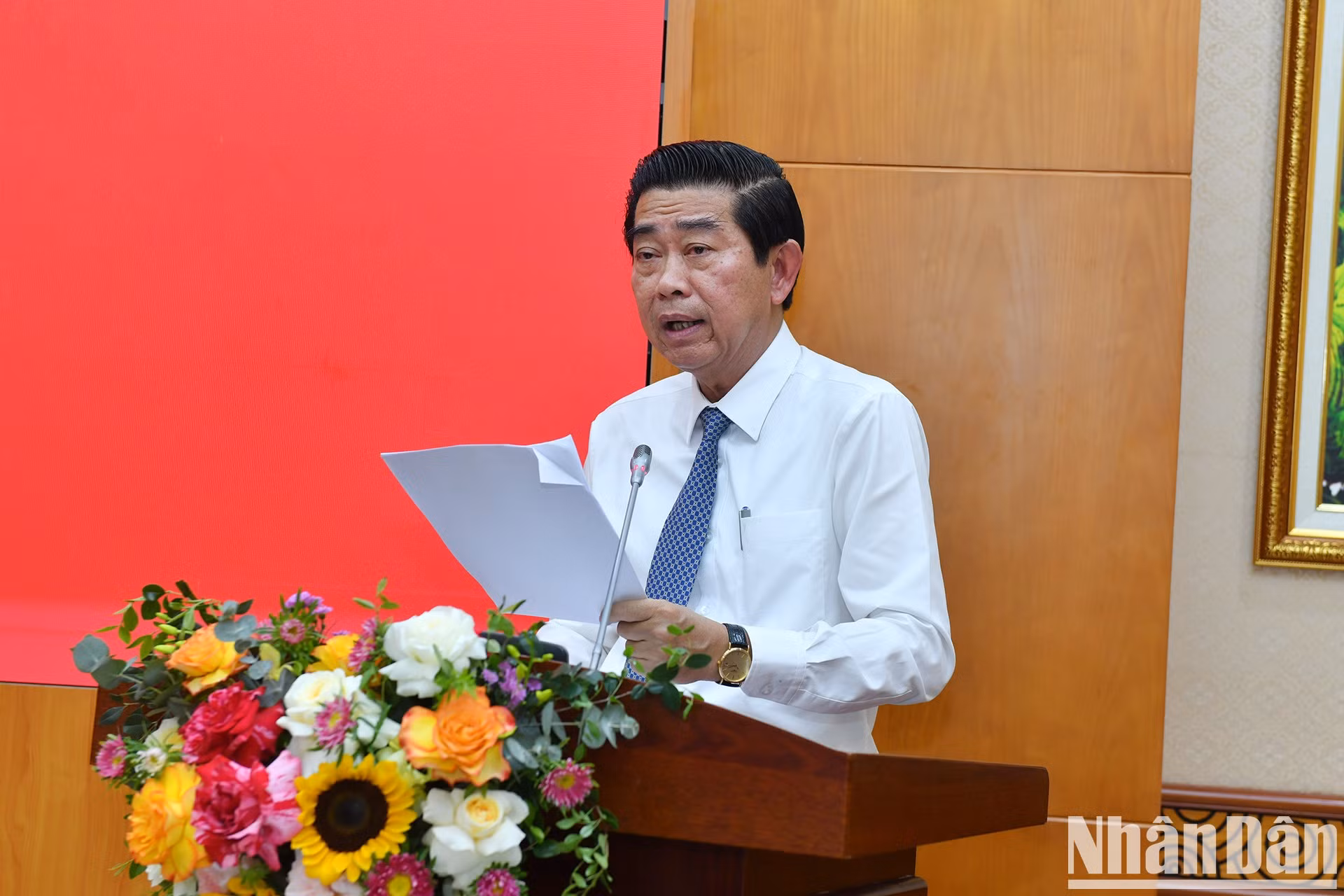 Vo Van Dung, subjefe permanente de la Comisión de Asuntos Internos del PCV, presenta un informe. Vo Van Dung, subjefe permanente de la Comisión de Asuntos Internos del PCV, presenta un informe.