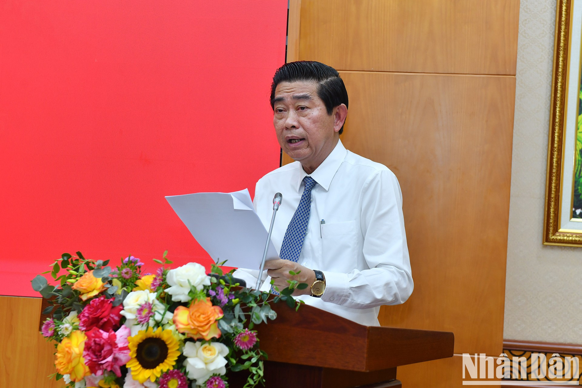 Vo Van Dung, subjefe permanente de la Comisión de Asuntos Internos del PCV, presenta un informe. Vo Van Dung, subjefe permanente de la Comisión de Asuntos Internos del PCV, presenta un informe.