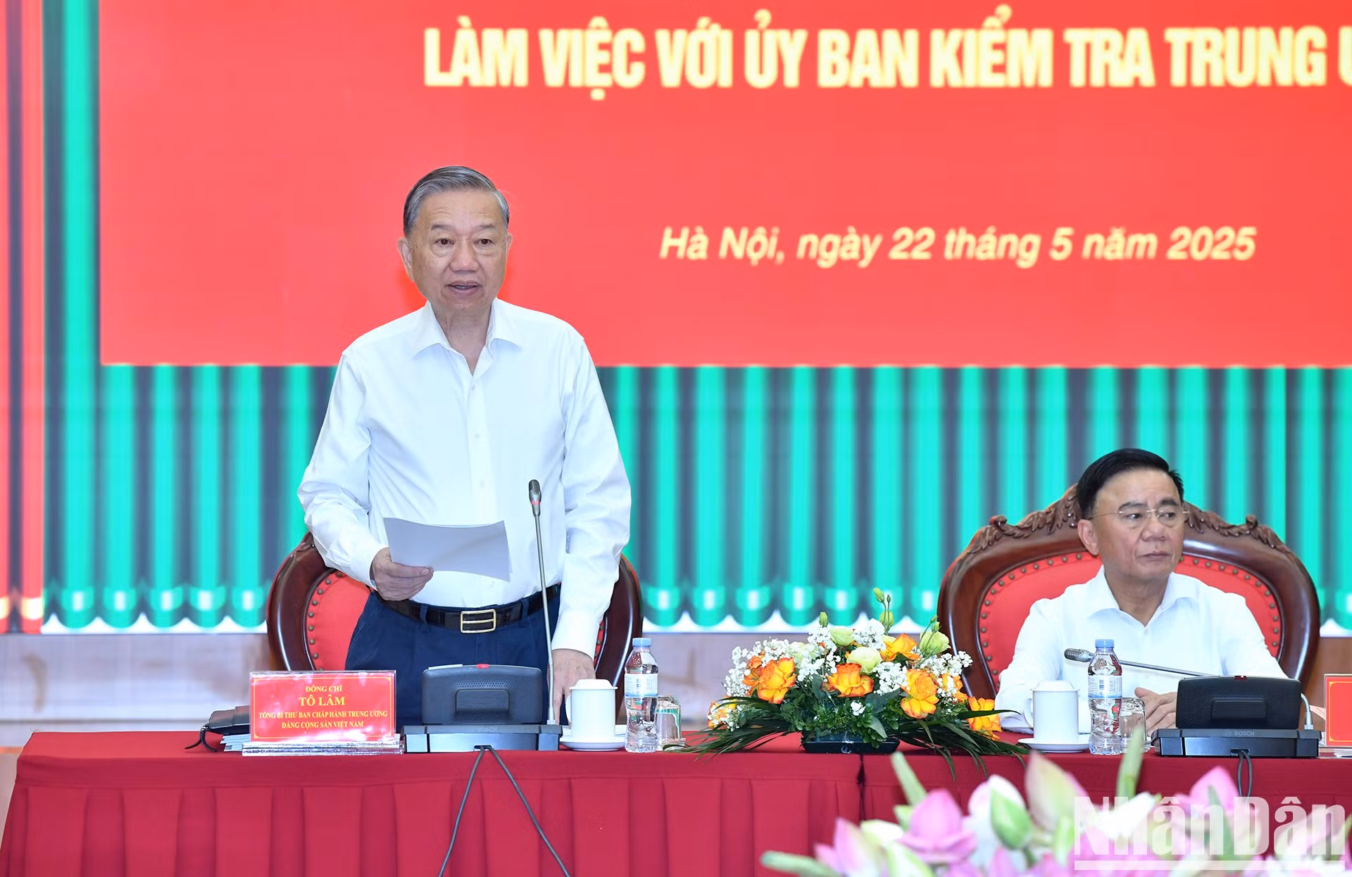 El secretario general del Partido Comunista de Vietnam, To Lam, habla en la reunión.