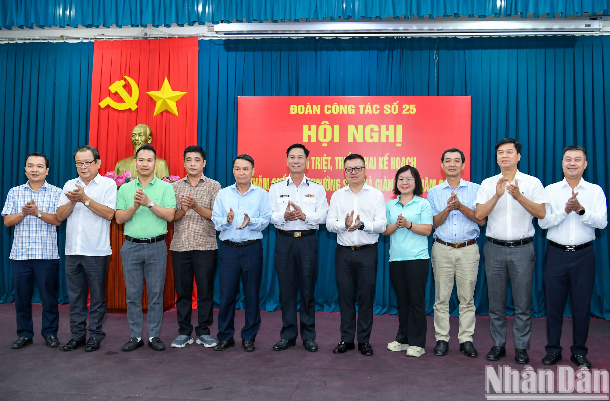 [Foto] Delegación de prensa visita Truong Sa y Plataforma DK1