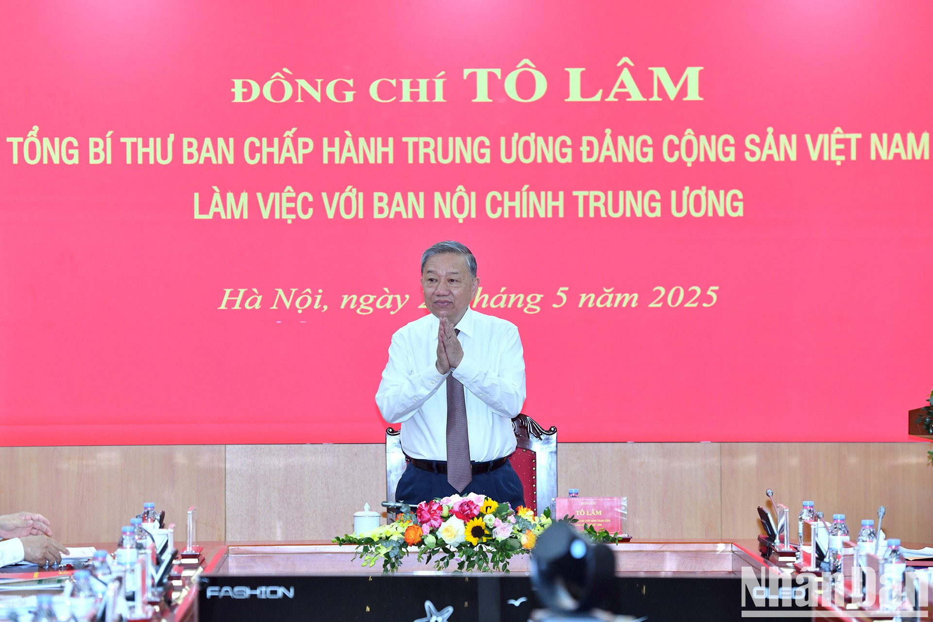 El secretario general del PCV, To Lam preside la reunión. El secretario general del PCV, To Lam preside la reunión.