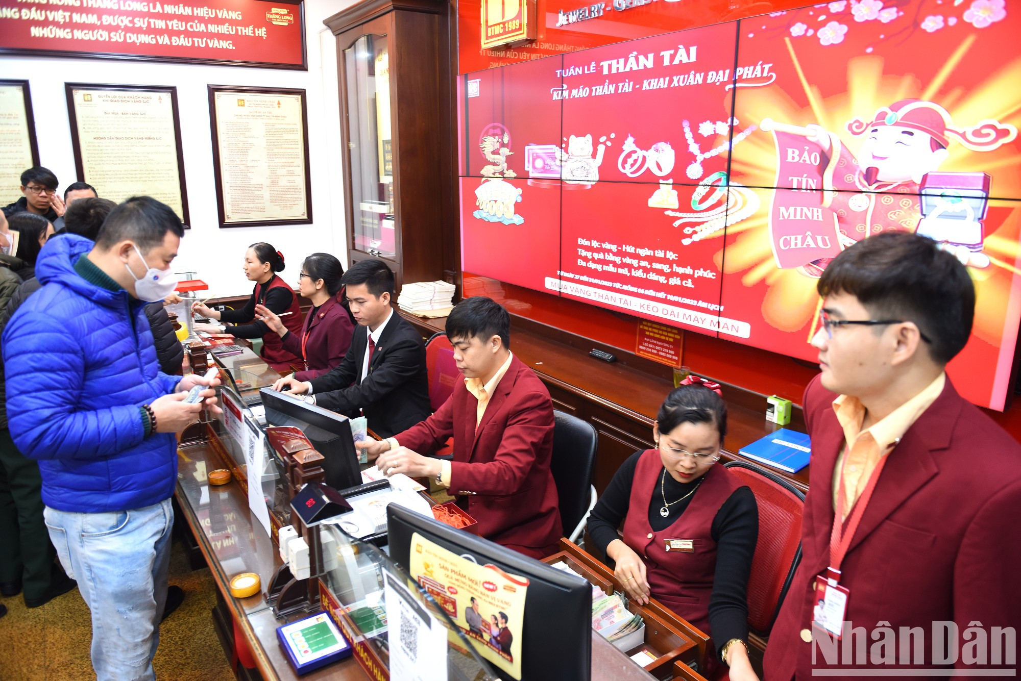 A los clientes que antes realizaron transacciones en línea se les reserva un área de pago. Esta es una novedad respecto a con años pasados y ahorra tiempo a los clientes. A los clientes que antes realizaron transacciones en línea se les reserva un área de pago. Esta es una novedad respecto a con años pasados y ahorra tiempo a los clientes.