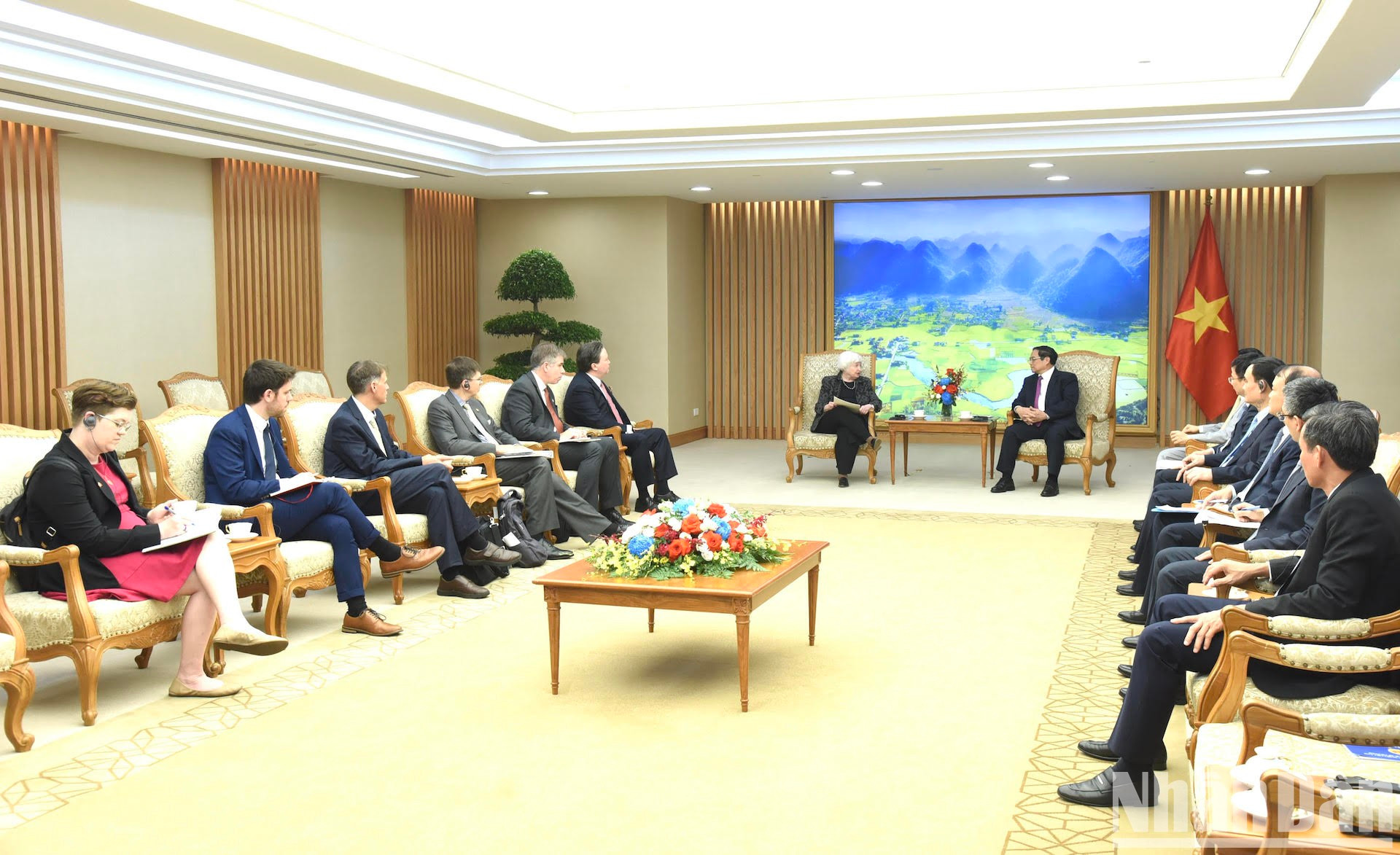 Vista general de la reunión. Vista general de la reunión.