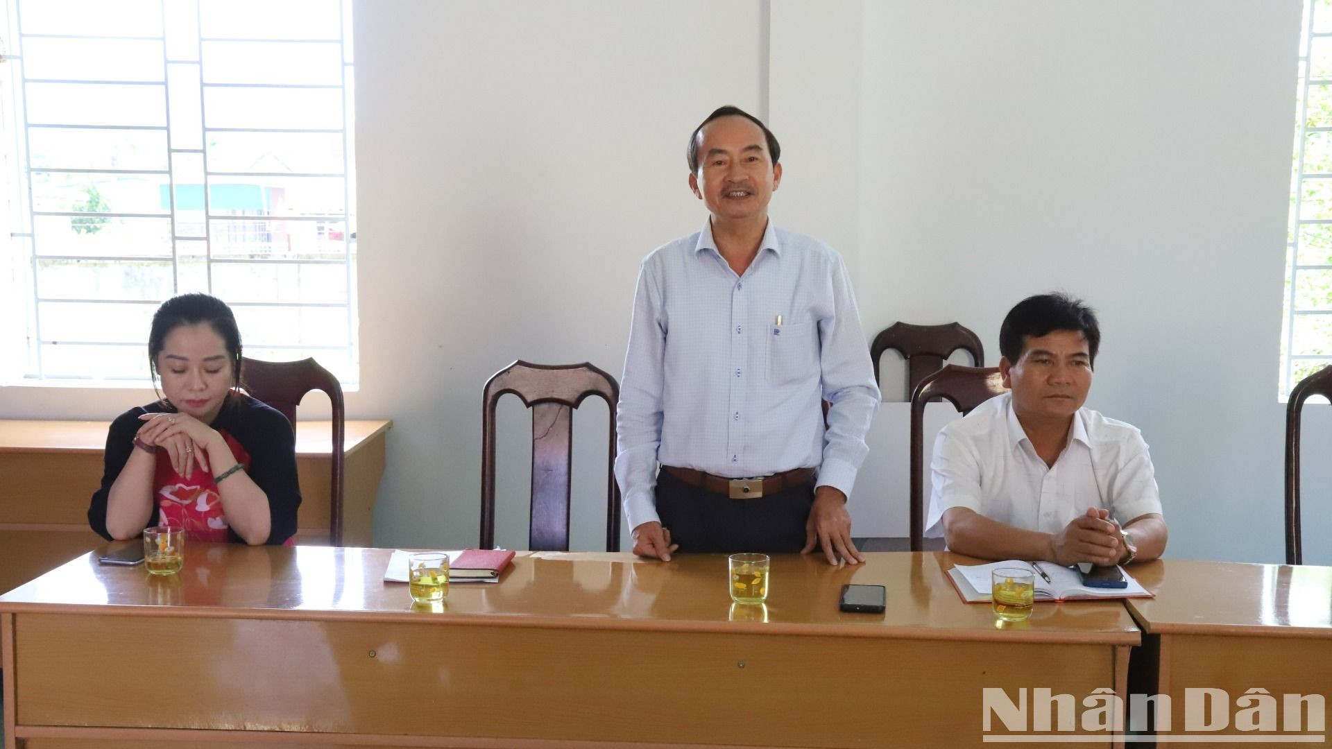 Periódico Nhan Dan dona fondos para construir casas de caridad en distrito remoto ảnh 5 Periódico Nhan Dan dona fondos para construir casas de caridad en distrito remoto ảnh 5