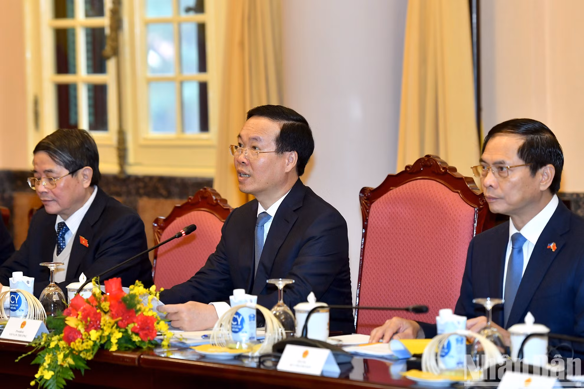 Van Thuong habla en la reunión con el presidente filipino, Ferdinand Romualdez Marcos Jr.