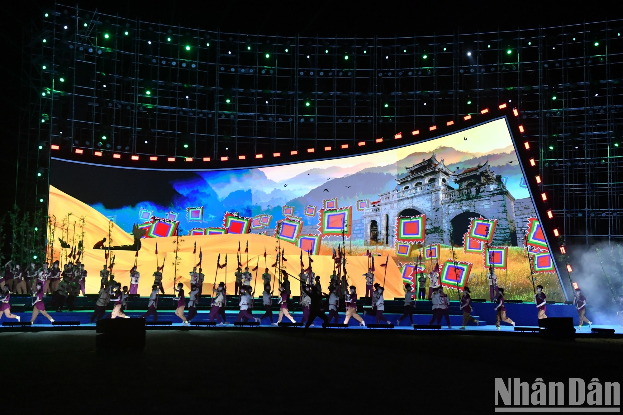 La actuación "Mil años de canciones pacíficas". La actuación "Mil años de canciones pacíficas".