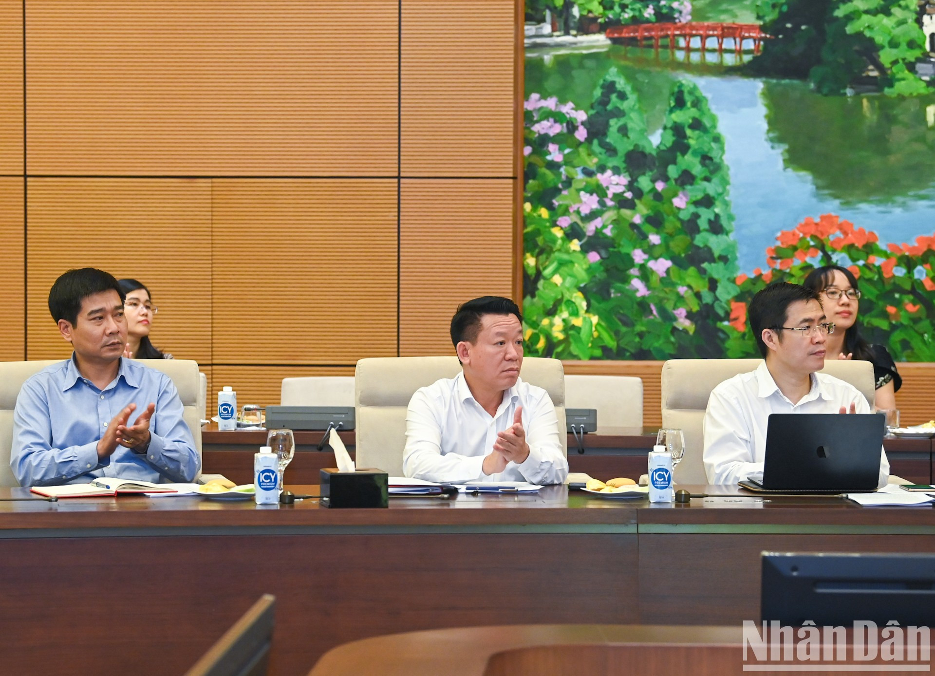 Representantes de las comisiones. Representantes de las comisiones.