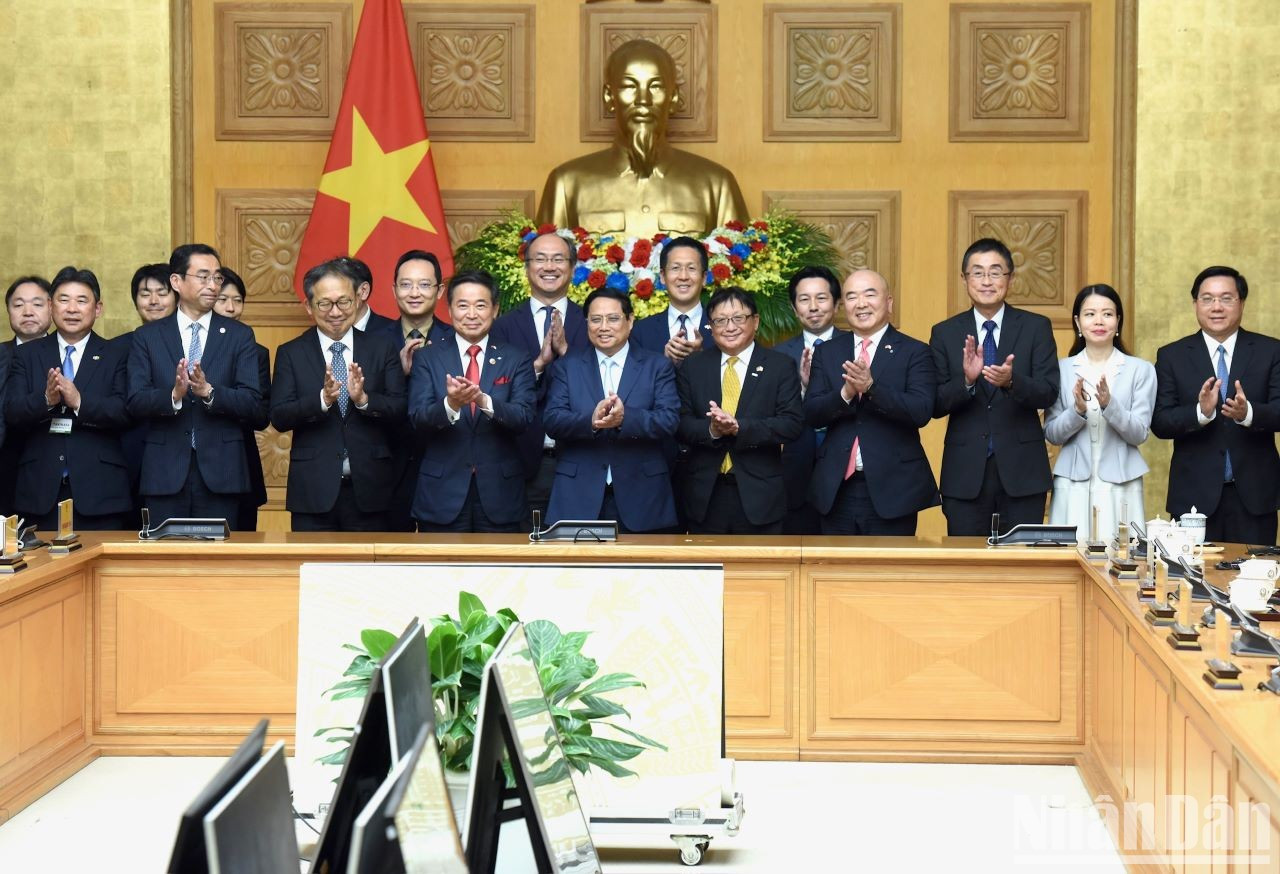 Minh Chinh y la delegación del Comité Económico Japón-Vietnam. Minh Chinh y la delegación del Comité Económico Japón-Vietnam.