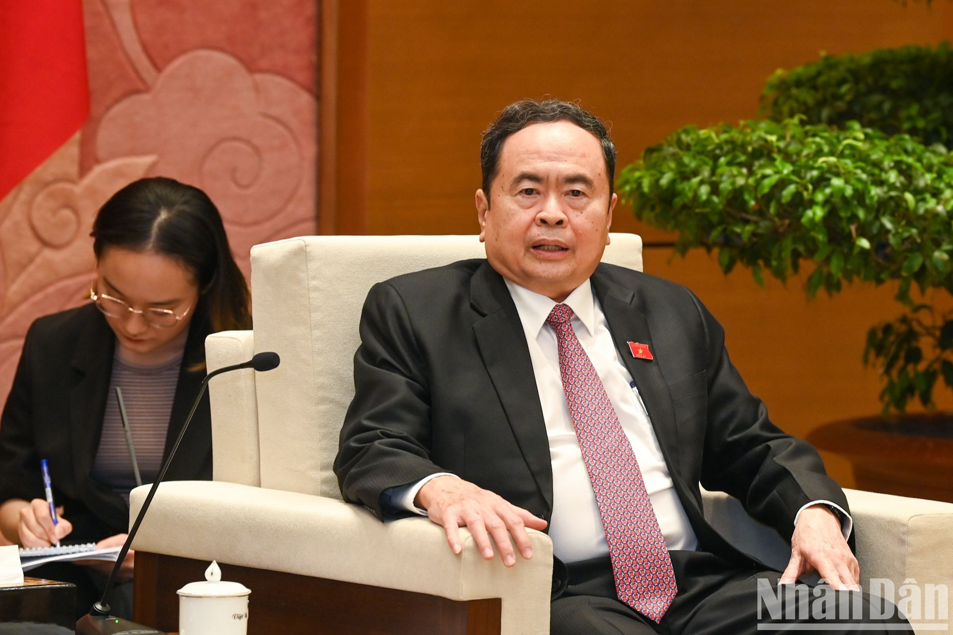 El presidente de la Asamblea Nacional vietnamita, Tran Thanh Man, habla en la cita. El presidente de la Asamblea Nacional vietnamita, Tran Thanh Man, habla en la cita.