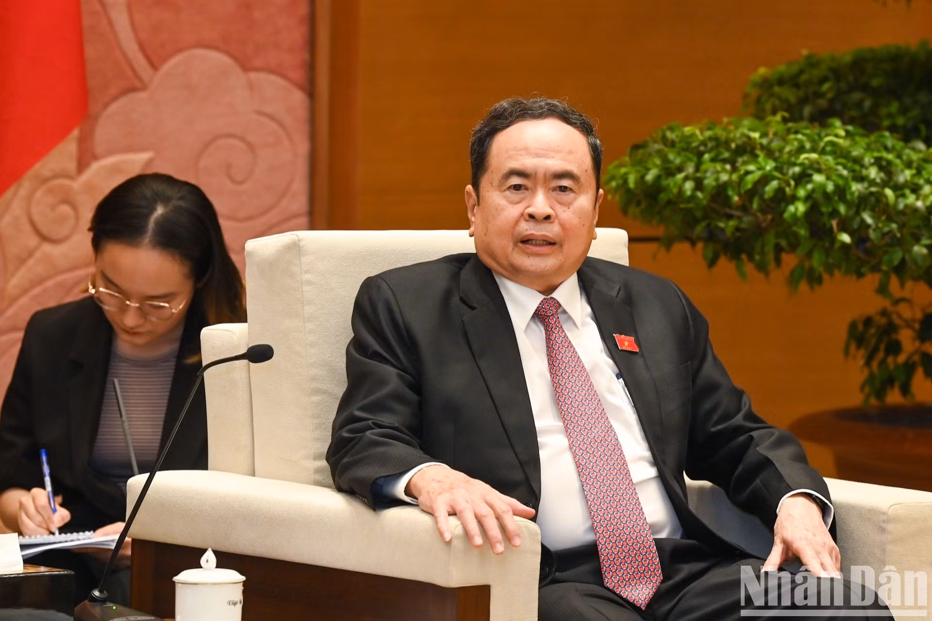 El presidente de la Asamblea Nacional vietnamita, Tran Thanh Man, habla en la cita.