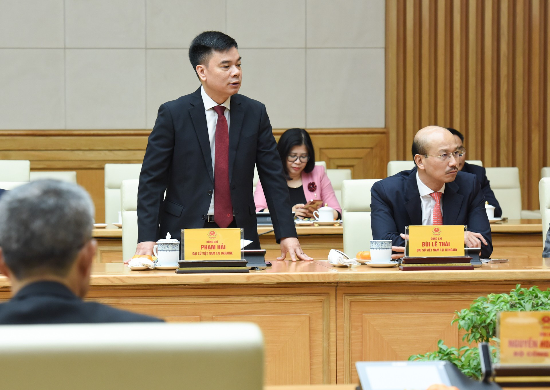 El embajador de Vietnam en Ucrania interviene en la cita.