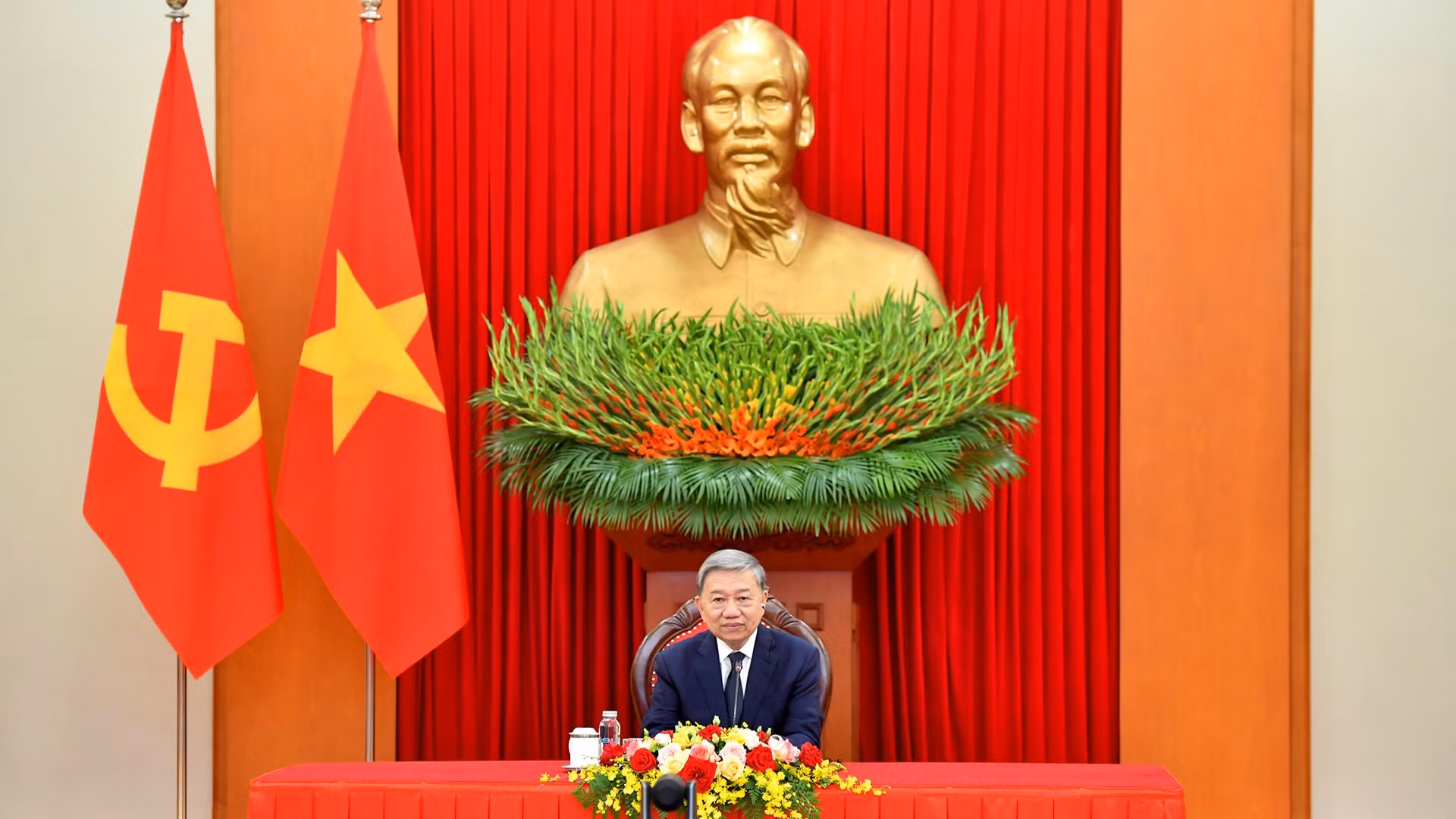 [Foto] Líder partidista vietnamita mantiene llamada telefónica con presidente sudafricano