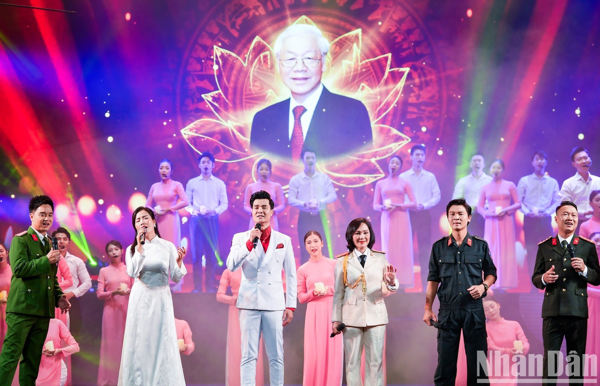 El comité organizador dedica una parte del programa al fallecido secretario general Nguyen Phu Trong con sentimientos sagrados y emociones profundas.