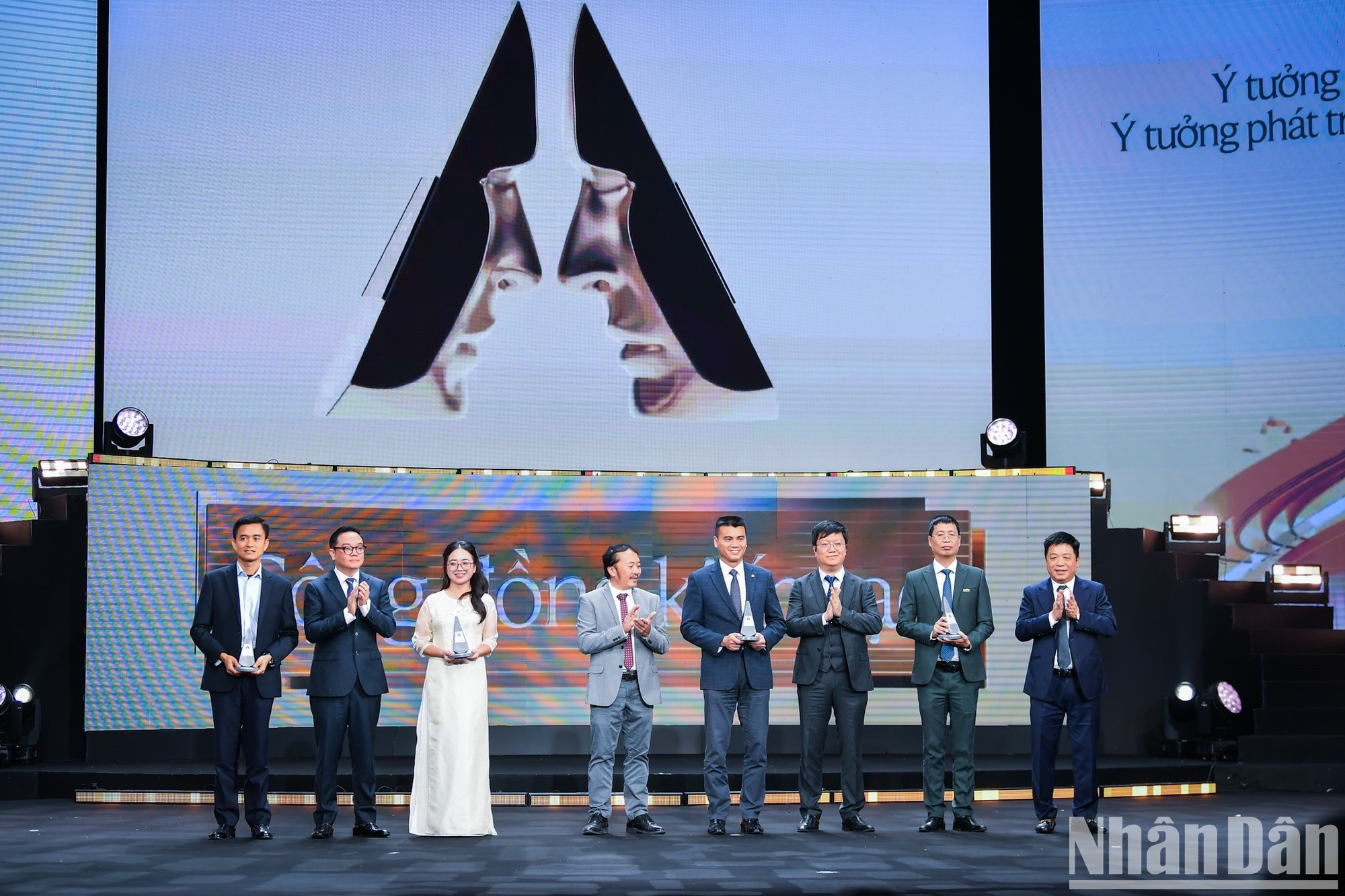 Los ganadores son la Sociedad Anónima de Construcción Coteccons, la aerolínea de bandera nacional Vietnam Airlines, la empresa de pago electrónico Momo, Centro para Humanos y Naturaleza (PanNature) y periódico Thanh Nien (Juventud). Los ganadores son la Sociedad Anónima de Construcción Coteccons, la aerolínea de bandera nacional Vietnam Airlines, la empresa de pago electrónico Momo, Centro para Humanos y Naturaleza (PanNature) y periódico Thanh Nien (Juventud).