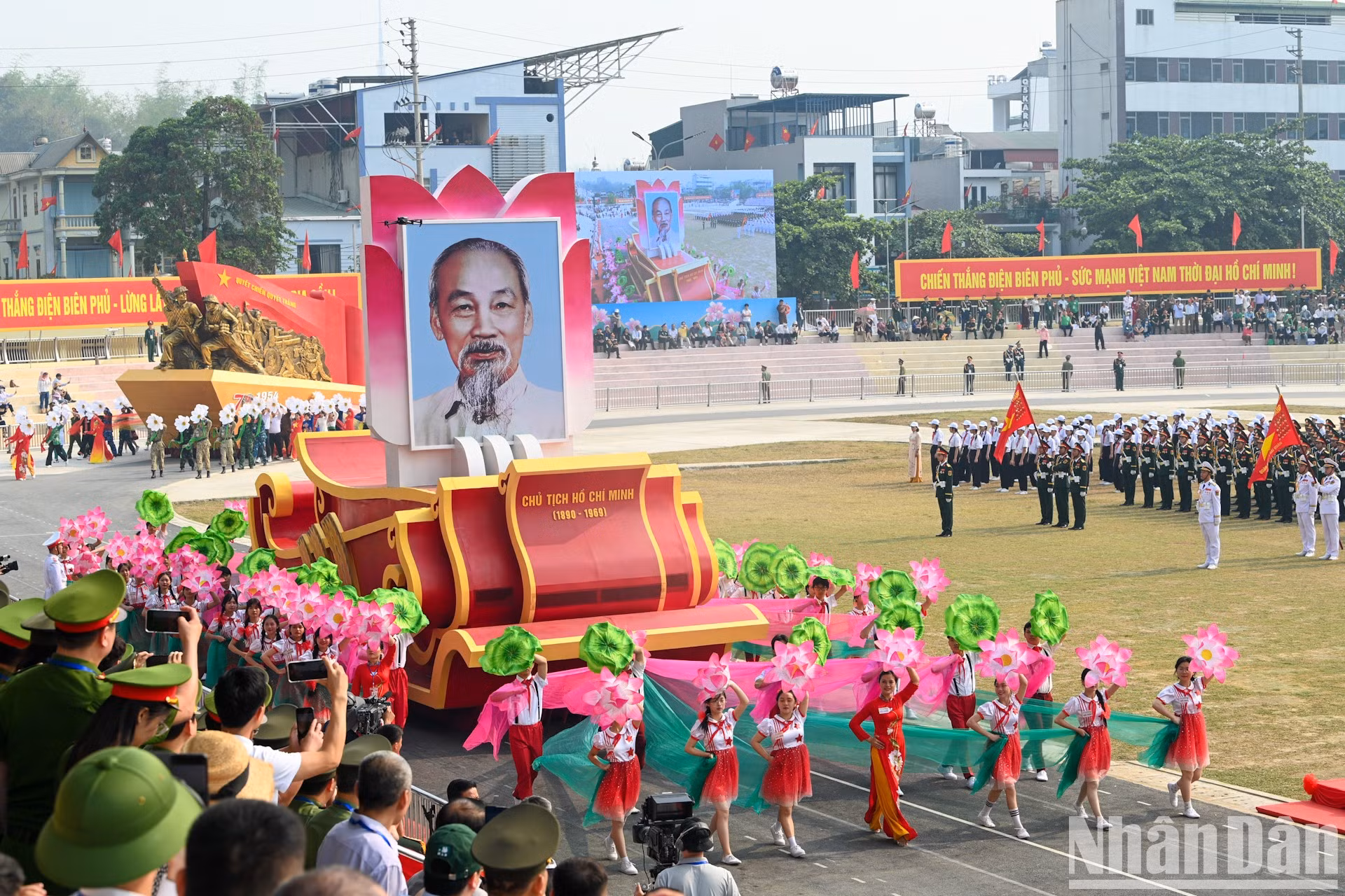 [Foto] Impresionantes imágenes en ensayo final por 70° aniversario de victoria de Dien Bien Phu