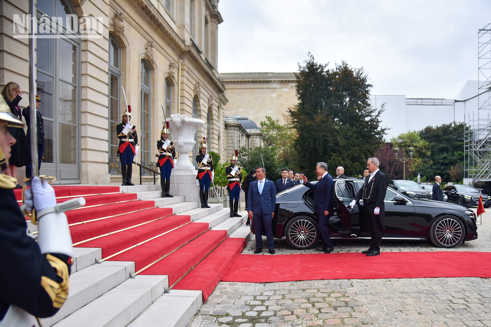 La titular de la Asamblea Nacional francesa, Yaël Braun-Pivet, despide al secretario general del PCV y presidente de Vietnam, To Lam, después del encuentro.