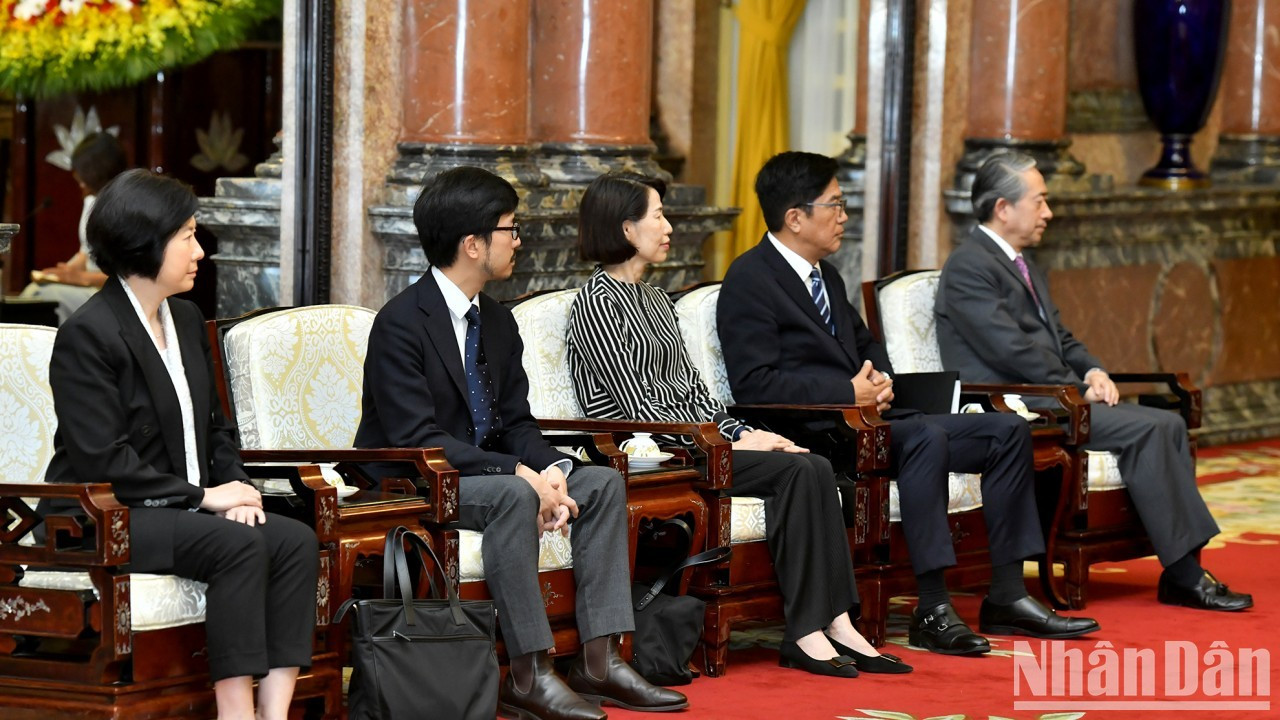 Los asistentes en el acto. Los asistentes en el acto.