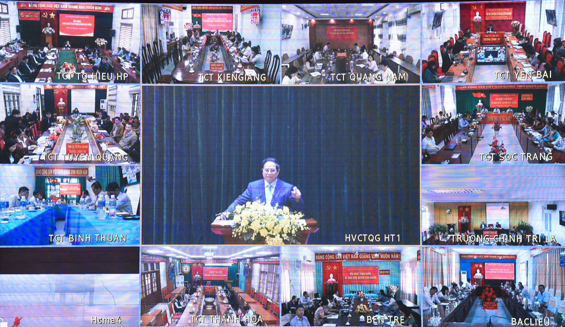 La reunión se celebra en línea con conexiones a 63 provincias y ciudades. La reunión se celebra en línea con conexiones a 63 provincias y ciudades.