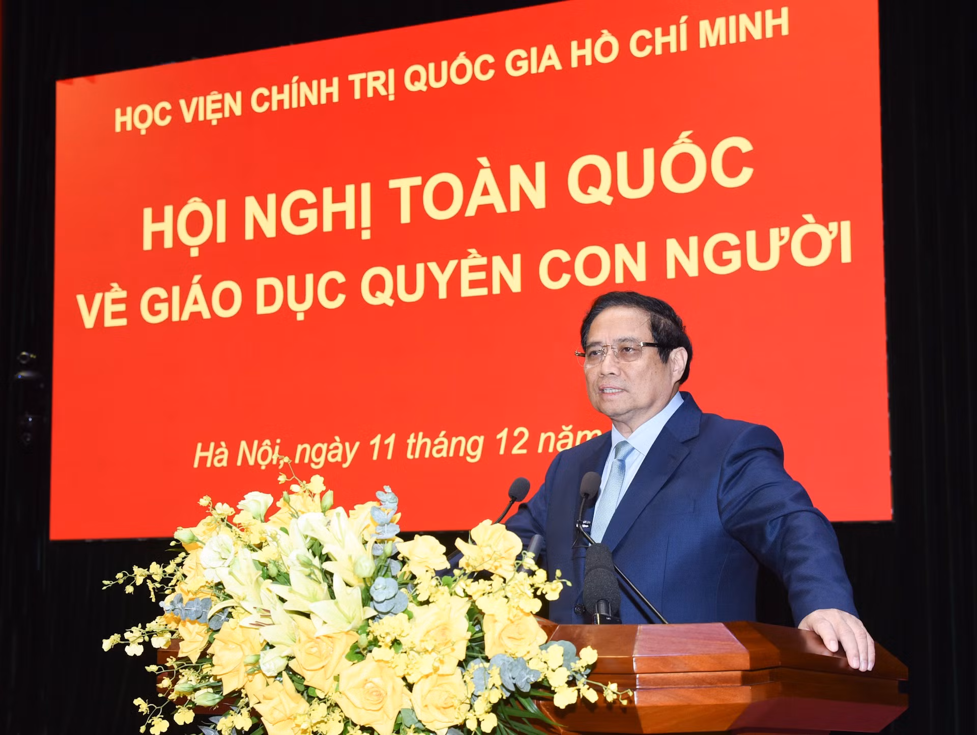 El primer ministro vietnamita, Pham Minh Chinh, pronuncia un discurso.