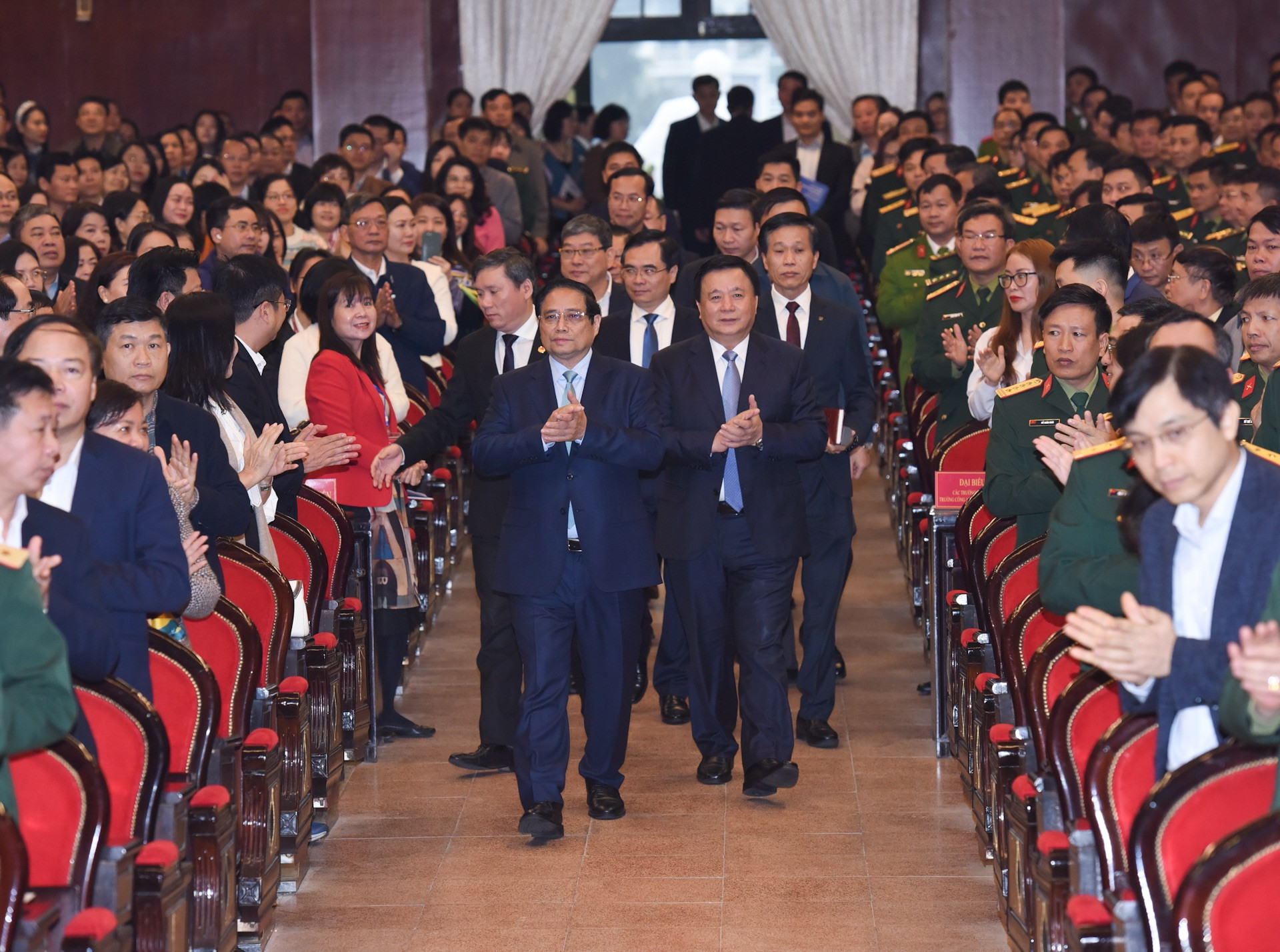 [Foto] Premier vietnamita asiste a Conferencia Nacional sobre Educación en Derechos Humanos