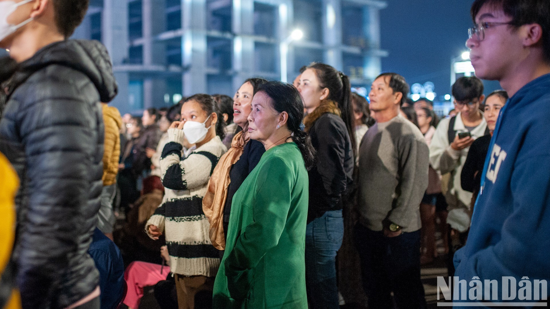 Los habitantes de Da Nang dan la bienvenida al año 2025 con mucha emoción. Los habitantes de Da Nang dan la bienvenida al año 2025 con mucha emoción.