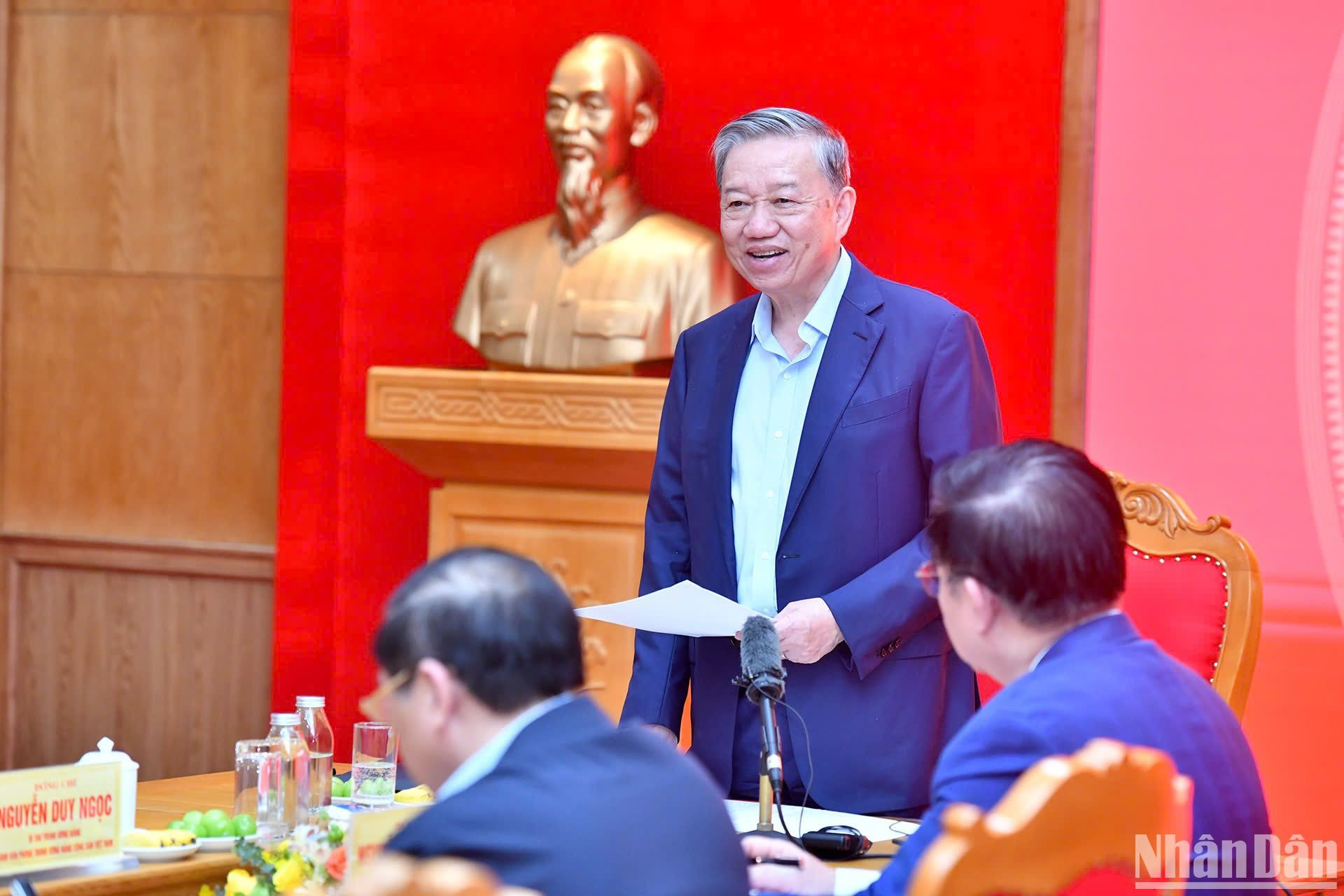 El secretario general del PCV, To Lam, habla en la reunión. El secretario general del PCV, To Lam, habla en la reunión.