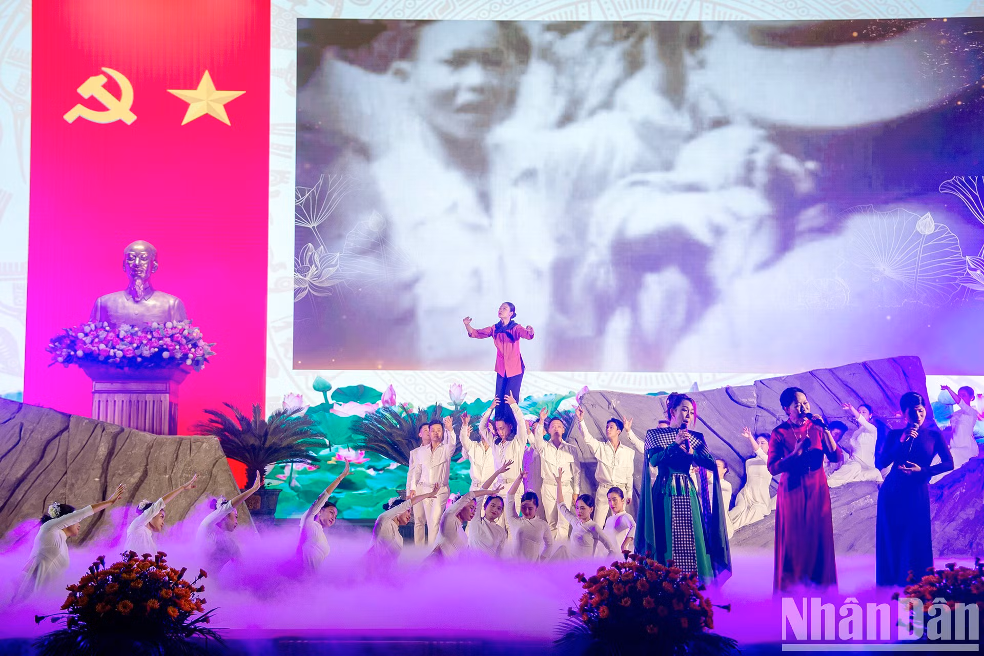 Una actuación artística en la conferencia.