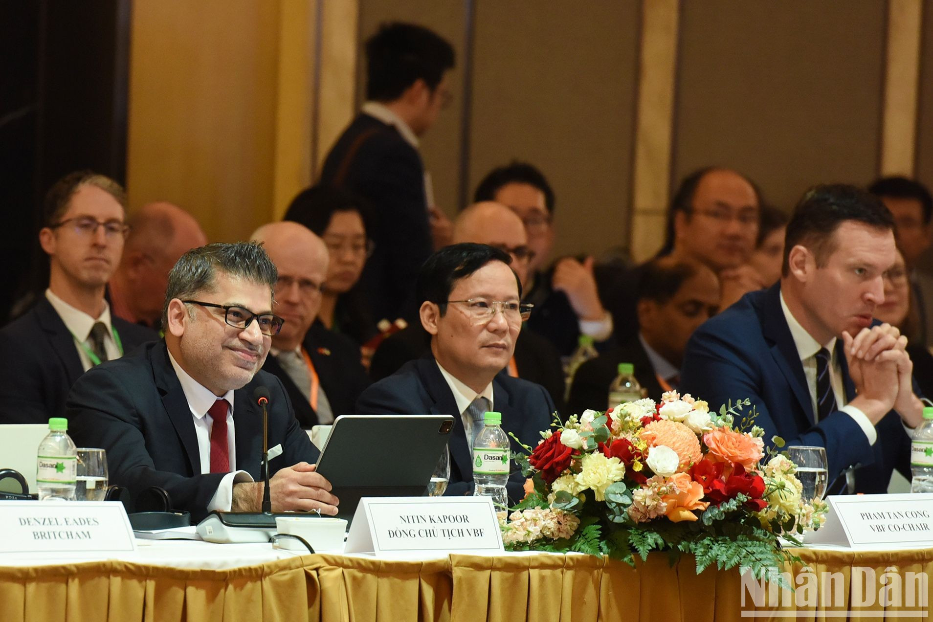 Nitin Kapoor, copresidente del VBF, pide estar al lado de Vietnam para cuidar el planeta y lograr el objetivo de un futuro crecimiento verde.