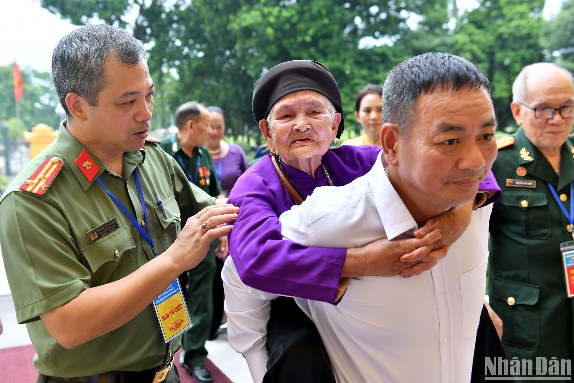 Las Madres Heroicas vietnamitas en la cita.