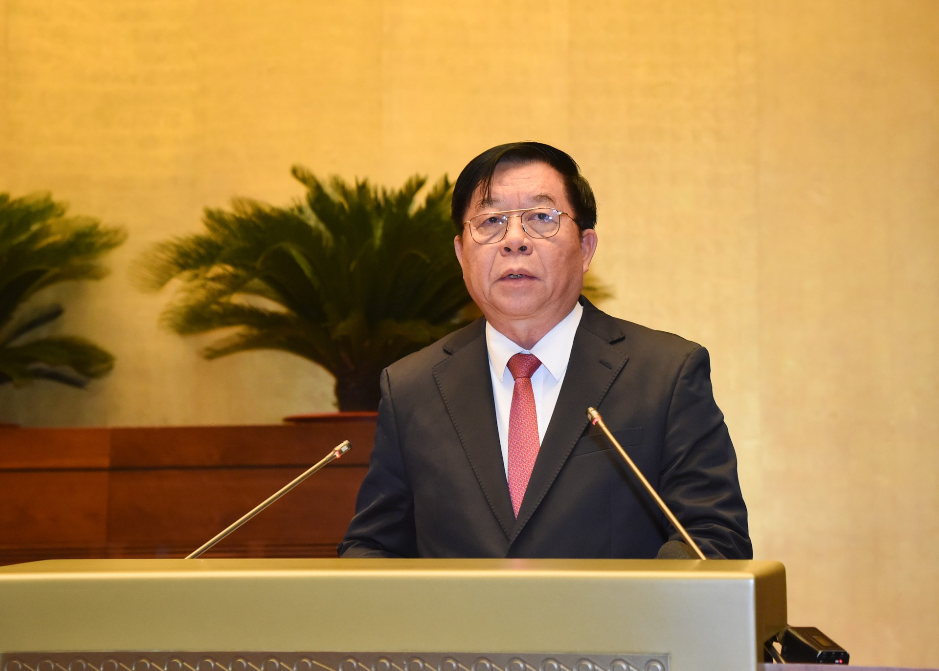 Nguyen Trong Nghia, miembro del Buró Político, secretario del Comité Central del PCV y jefe de su Comisión de Comunicación y Educación, expresa su opinión. Nguyen Trong Nghia, miembro del Buró Político, secretario del Comité Central del PCV y jefe de su Comisión de Comunicación y Educación, expresa su opinión.