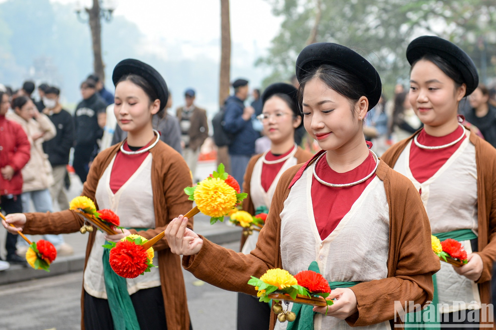 La actividad pretende difundir valores culturales en la comunidad, especialmente entre los jóvenes, que desempeñan un papel importante en la preservación y promoción de la identidad nacional. La actividad pretende difundir valores culturales en la comunidad, especialmente entre los jóvenes, que desempeñan un papel importante en la preservación y promoción de la identidad nacional.