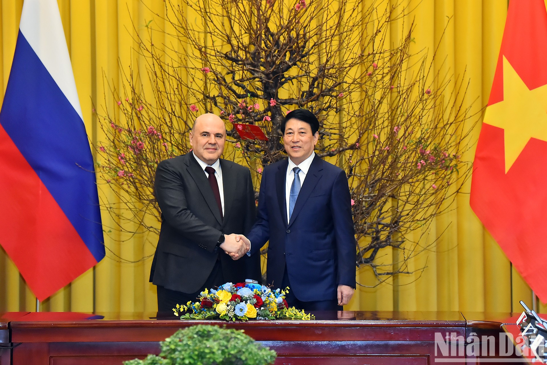 El presidente vietnamita, Luong Cuong, y el premier de Rusia, Mijail Vladimirovich Mishustin.