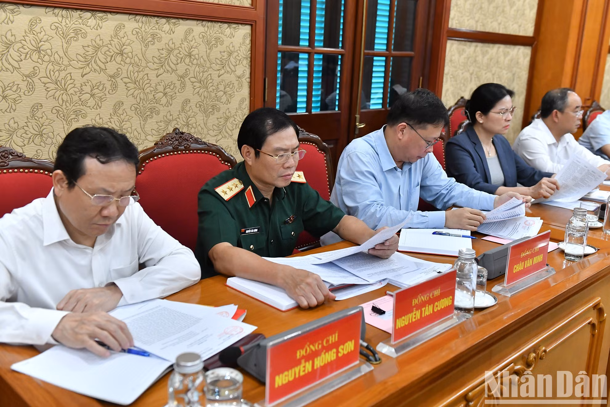 Los asistentes a la reunión. Los asistentes a la reunión.
