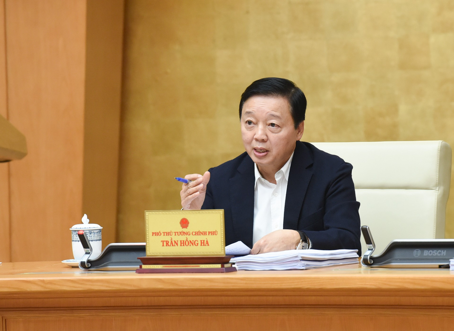 El viceprimer ministro Tran Hong Ha habla en el acto. El viceprimer ministro Tran Hong Ha habla en el acto.