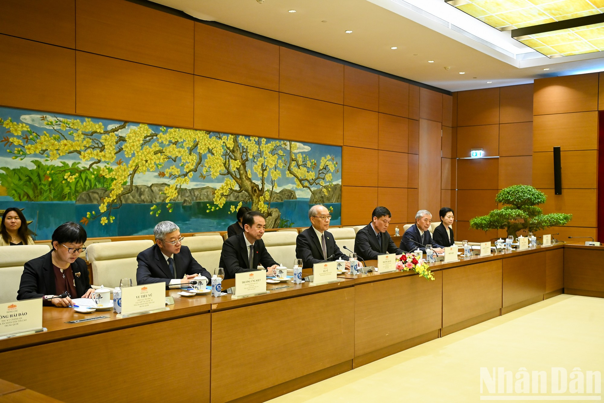 Zhang Jun, presidente del Tribunal Popular Supremo de China, y delegados chinos.