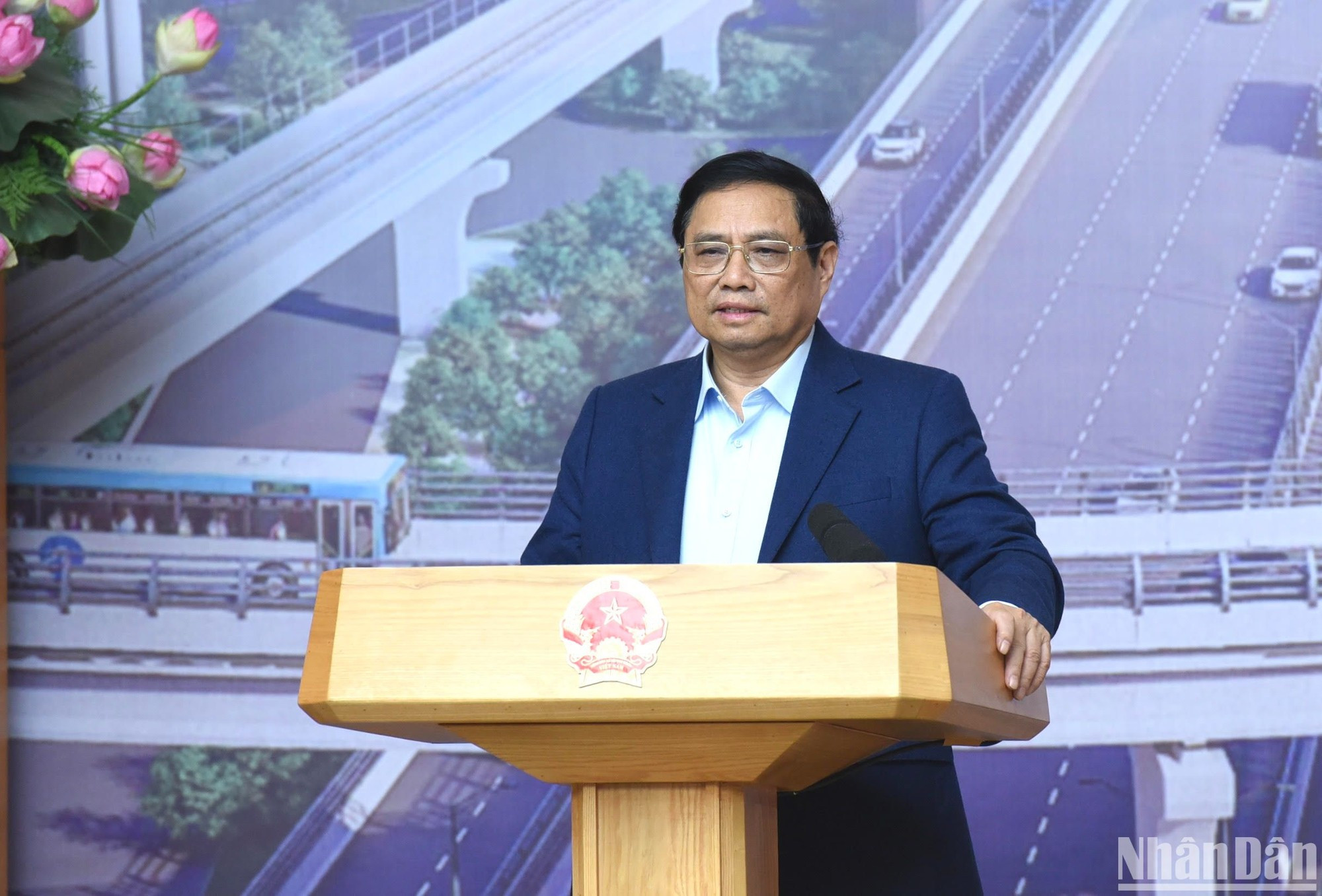 Minh Chinh interviene en el acto. Minh Chinh interviene en el acto.