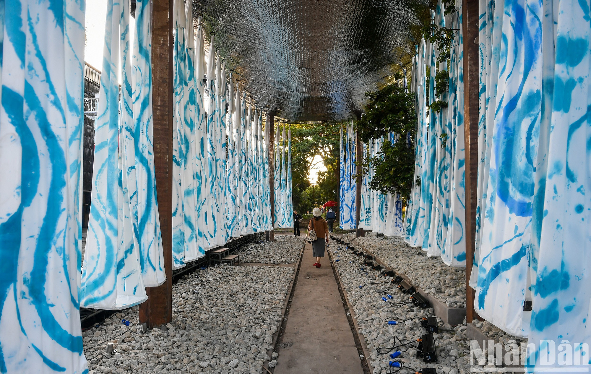 Un rincón del espacio de arte creativo en la fábrica de trenes de Gia Lam.