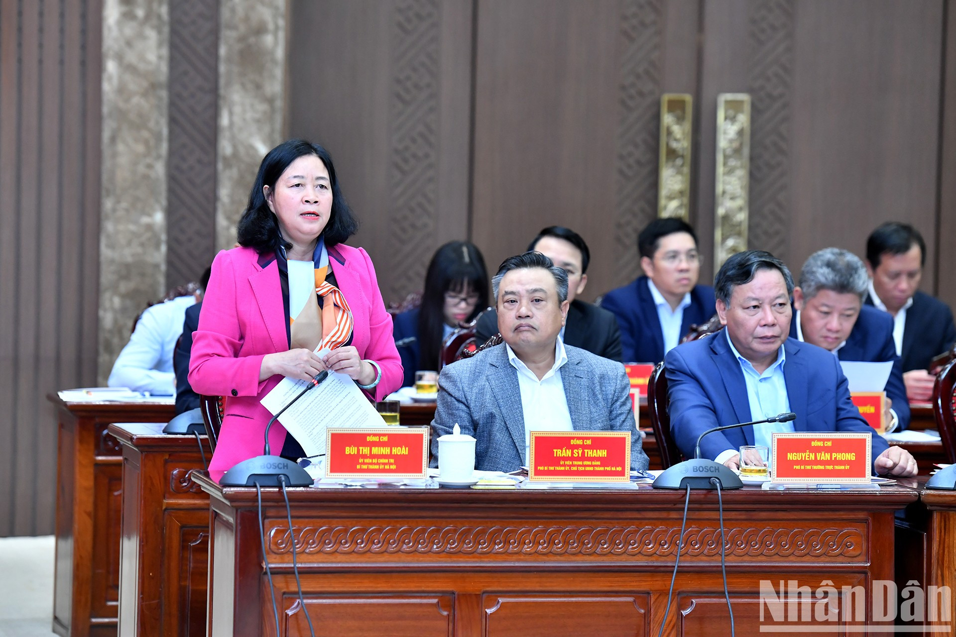 La secretaria del Comité del PCV en Hanói, Bui Thi Minh Hoai, interviene en el acto. La secretaria del Comité del PCV en Hanói, Bui Thi Minh Hoai, interviene en el acto.