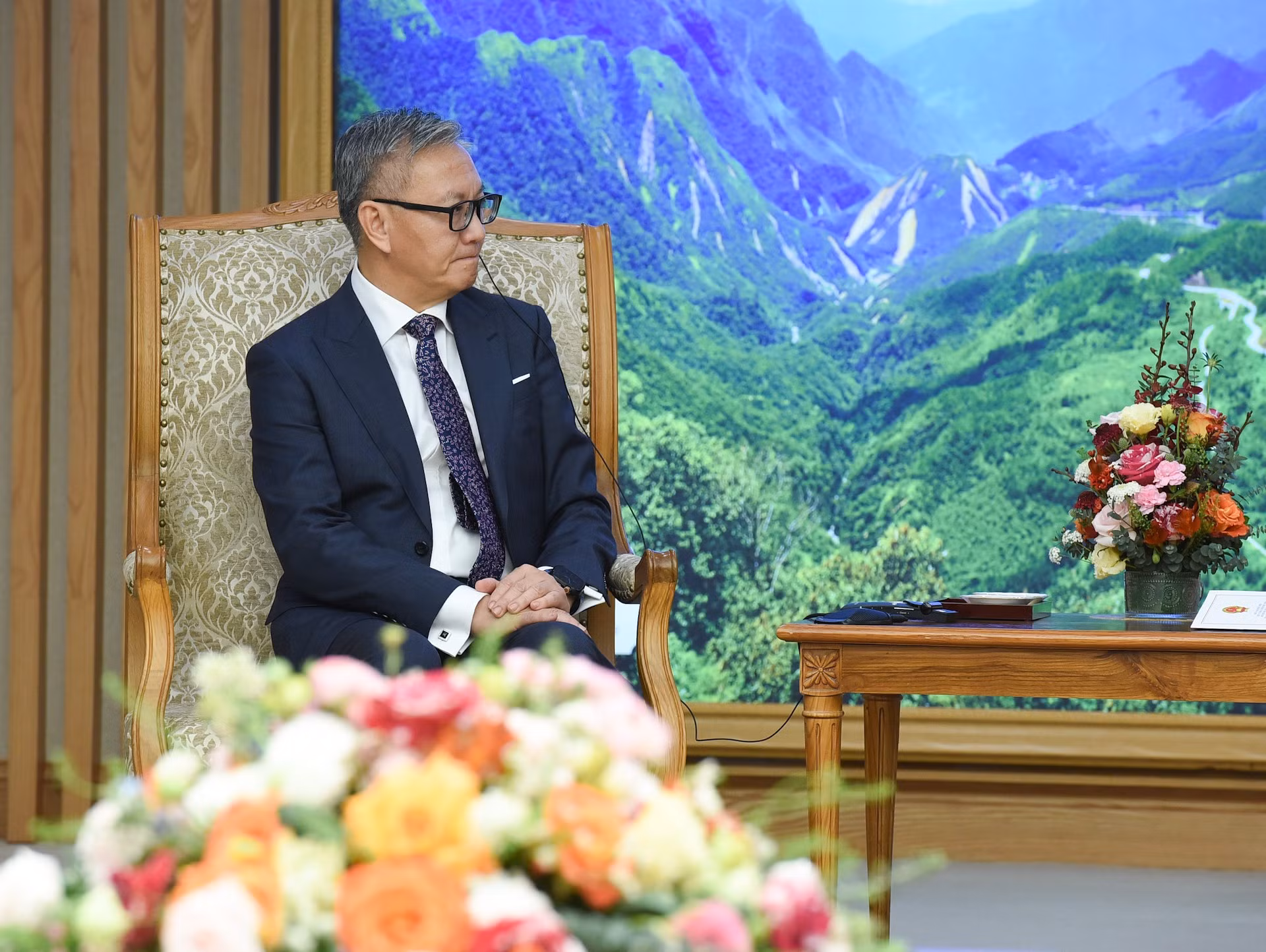 El ministro de Relaciones Exteriores de Laos, Thongsavanh Phomvihane, interviene en la recepción. El ministro de Relaciones Exteriores de Laos, Thongsavanh Phomvihane, interviene en la recepción.