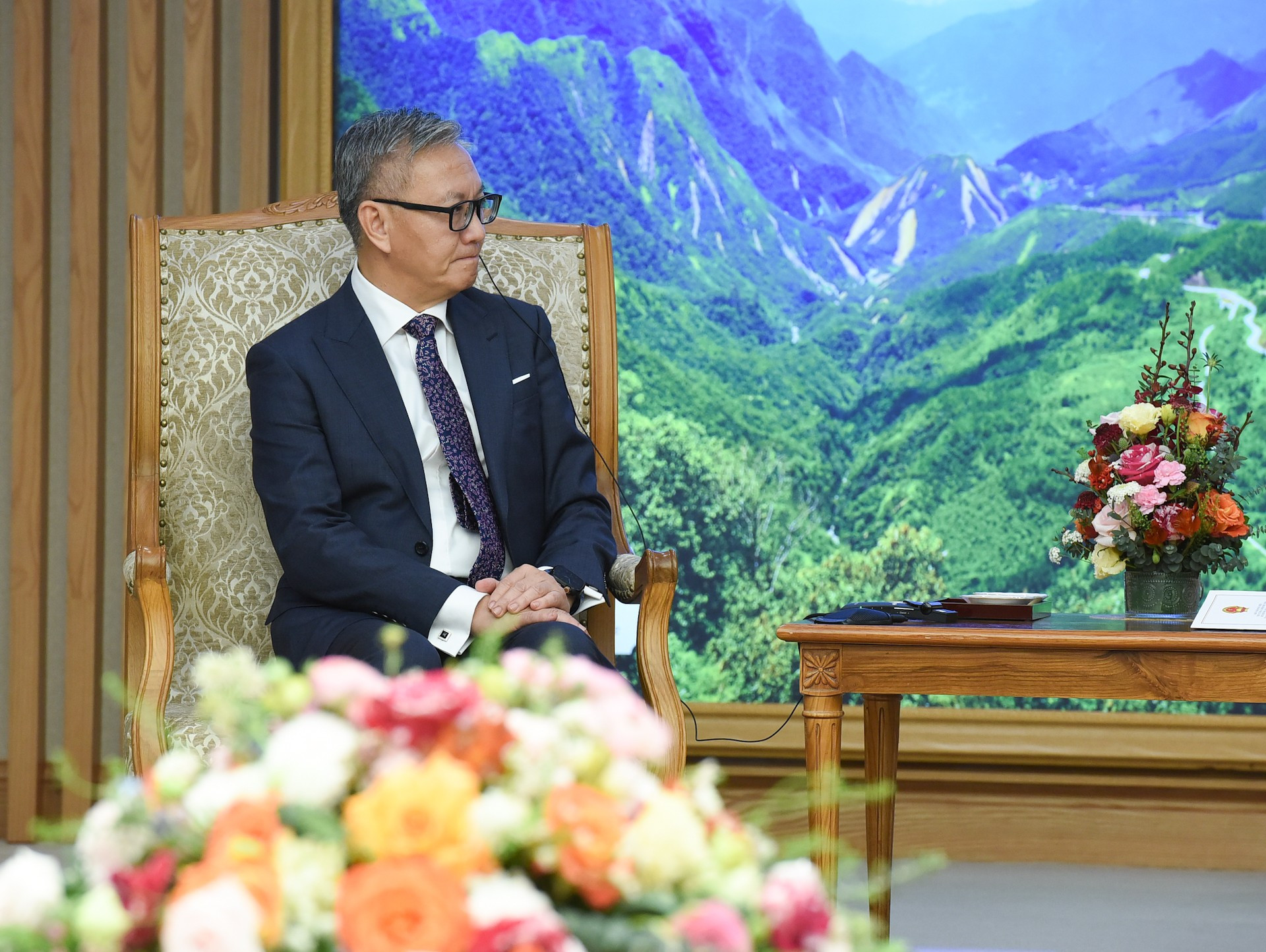 El ministro de Relaciones Exteriores de Laos, Thongsavanh Phomvihane, interviene en la recepción. El ministro de Relaciones Exteriores de Laos, Thongsavanh Phomvihane, interviene en la recepción.