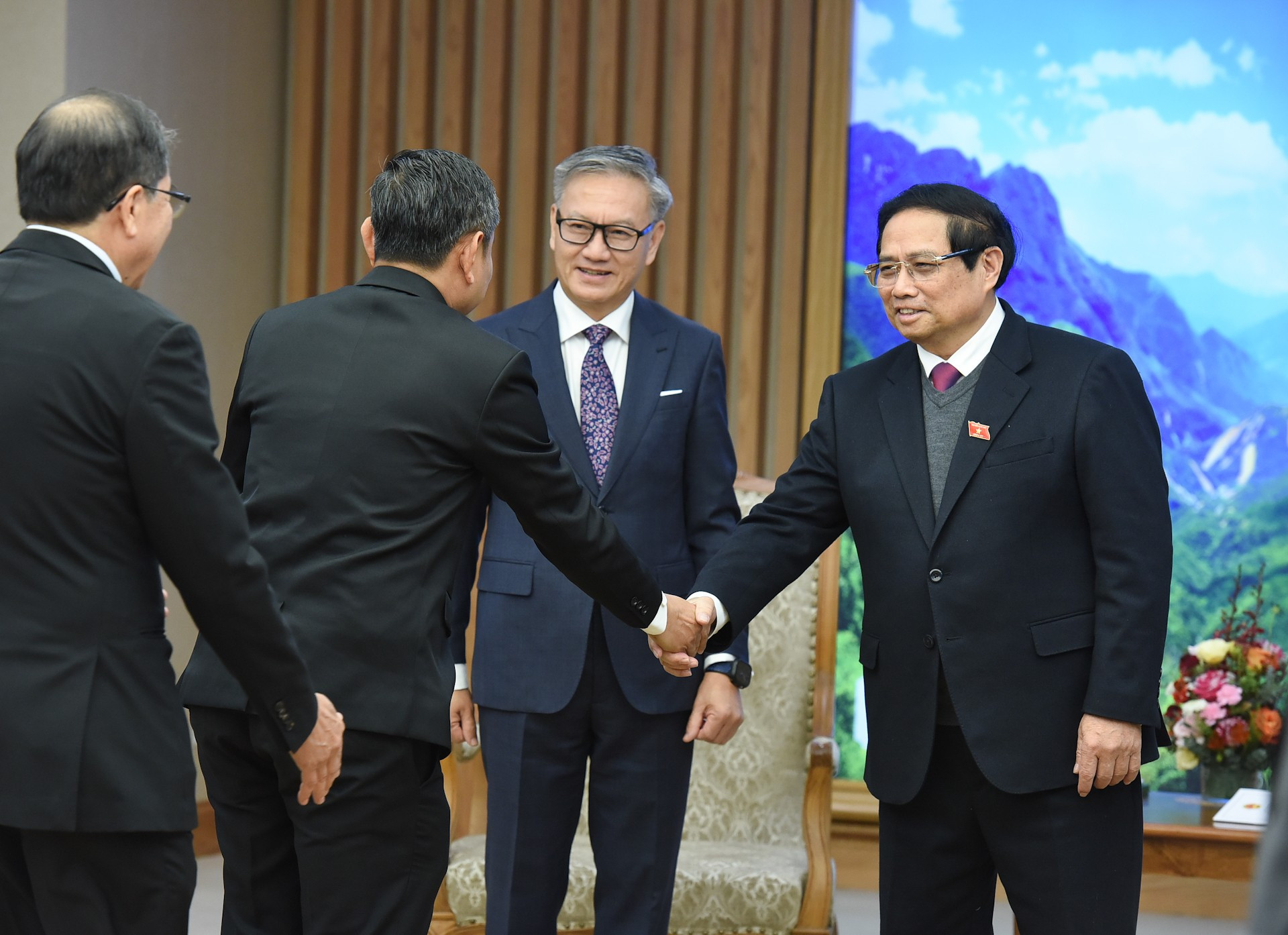 El premier vietnamita, Pham Minh Chinh, y los delegados laosianos. El premier vietnamita, Pham Minh Chinh, y los delegados laosianos.