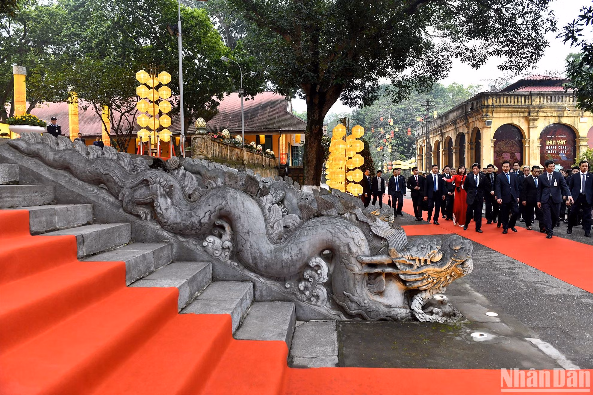 Los dos presidentes visitan la Ciudadela Imperial de Thang Long.
